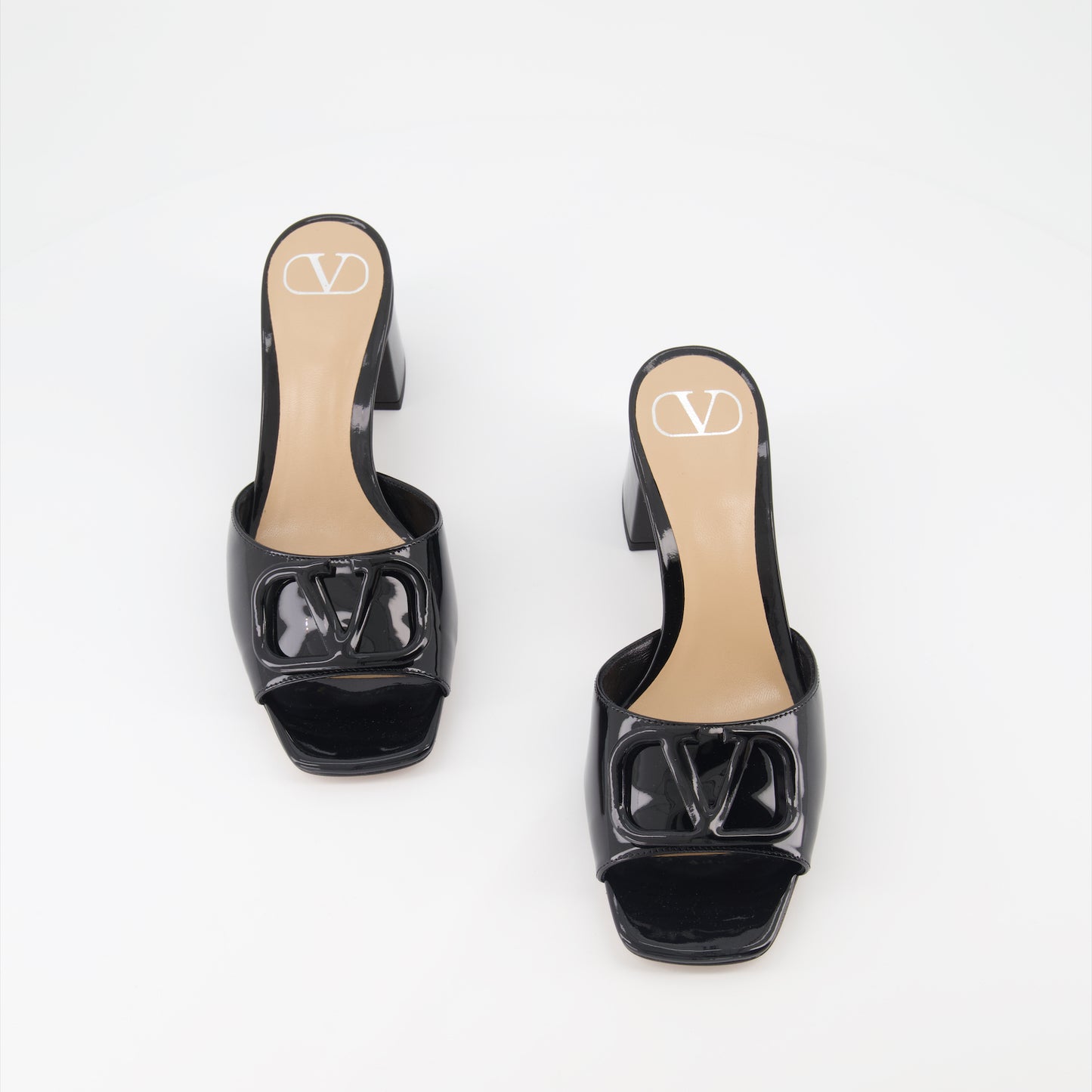 VLogo heeled mules