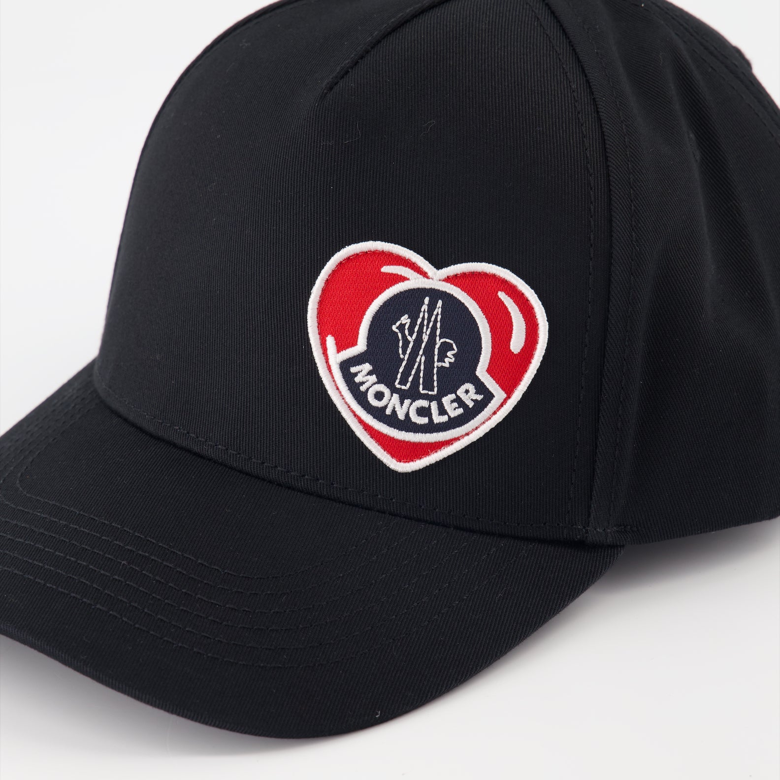 Casquette à logo coeur