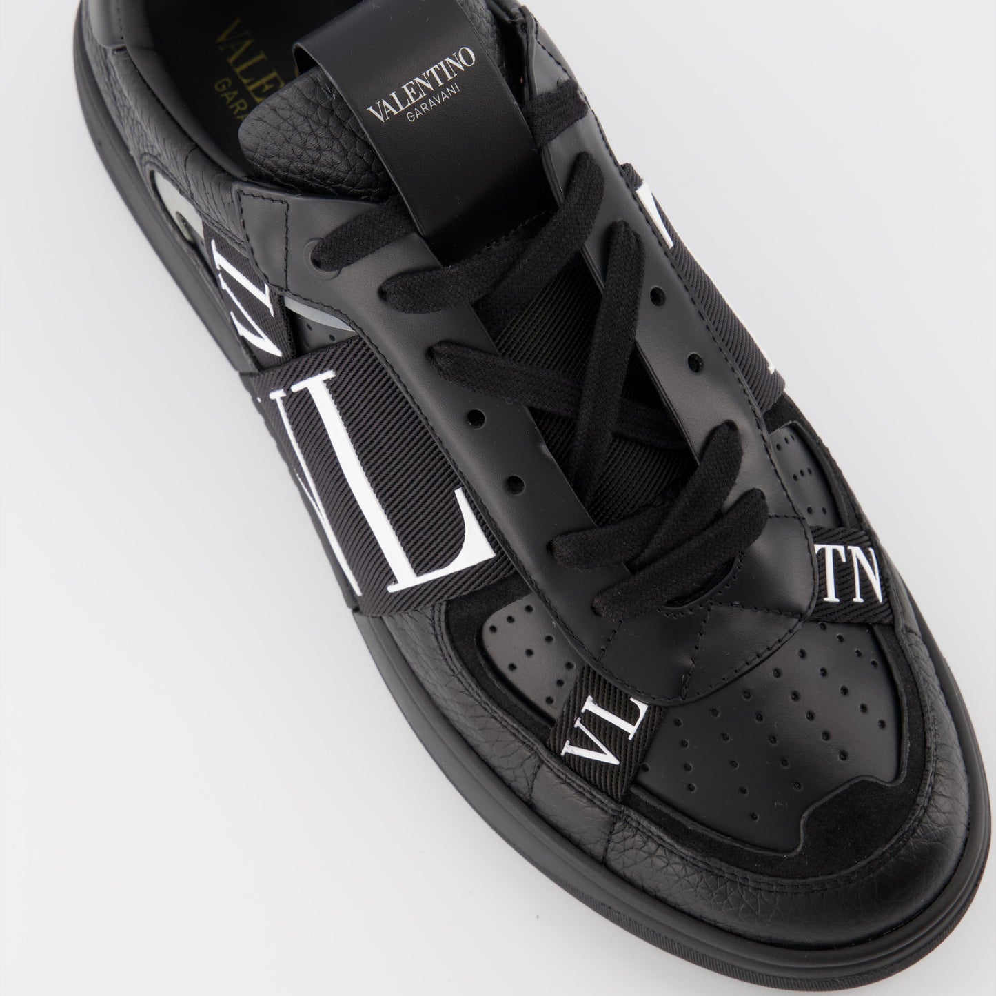 VL7N sneakers