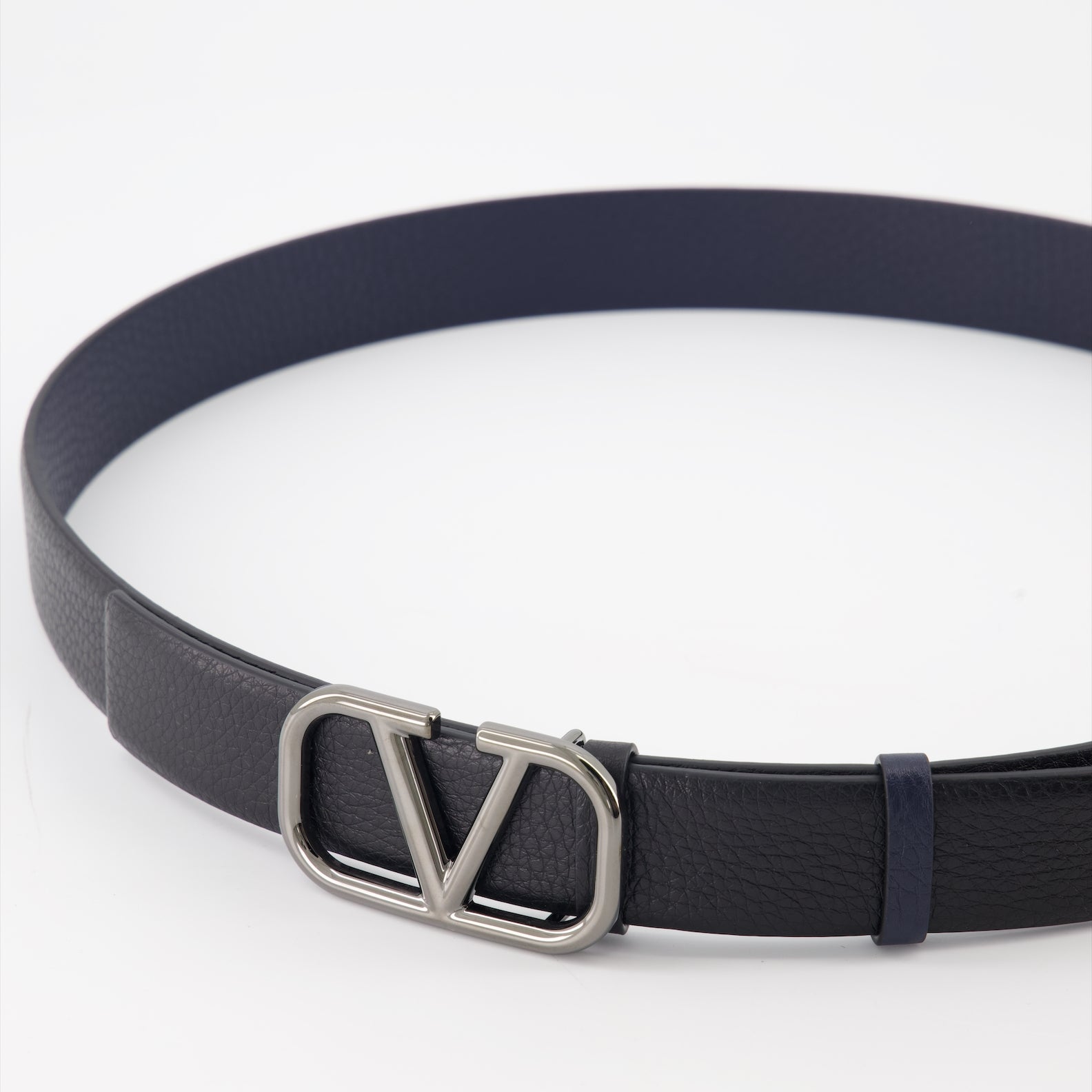 Reversible VLogo belt