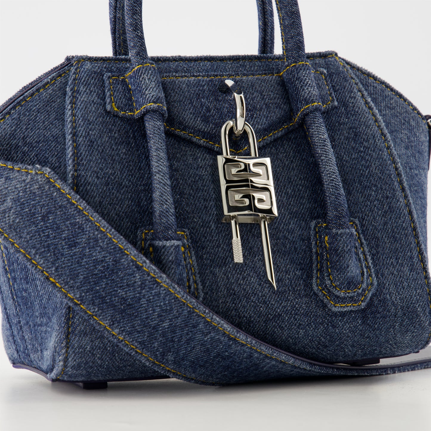 Sac Antigona Toy en denim