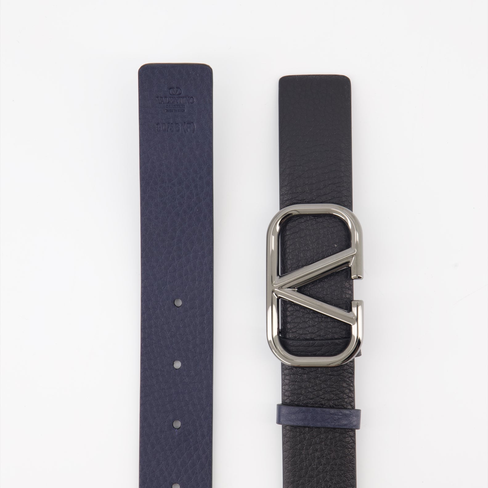 Reversible VLogo belt