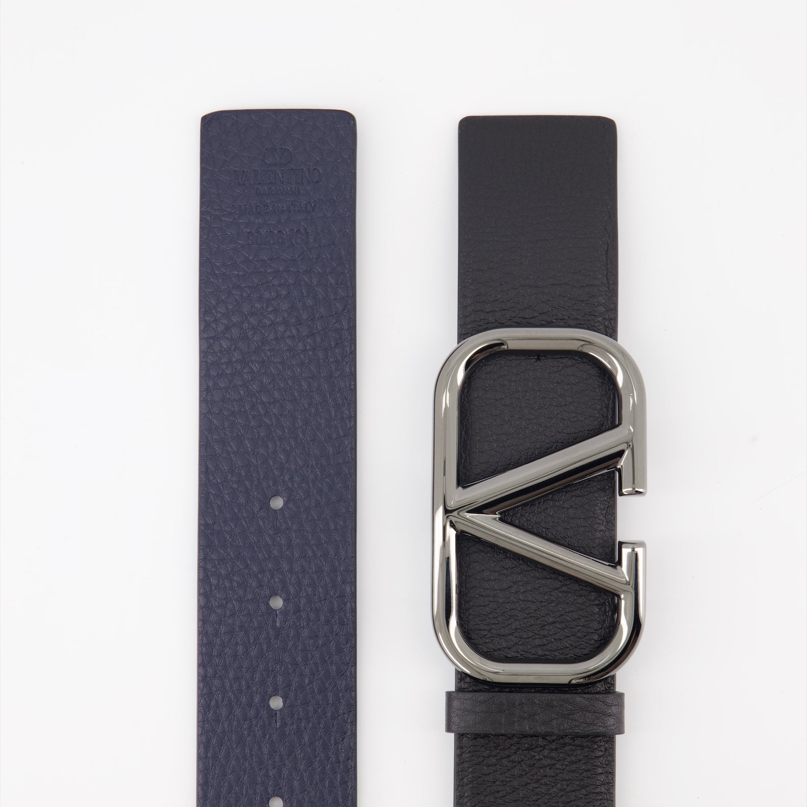 Reversible VLogo belt