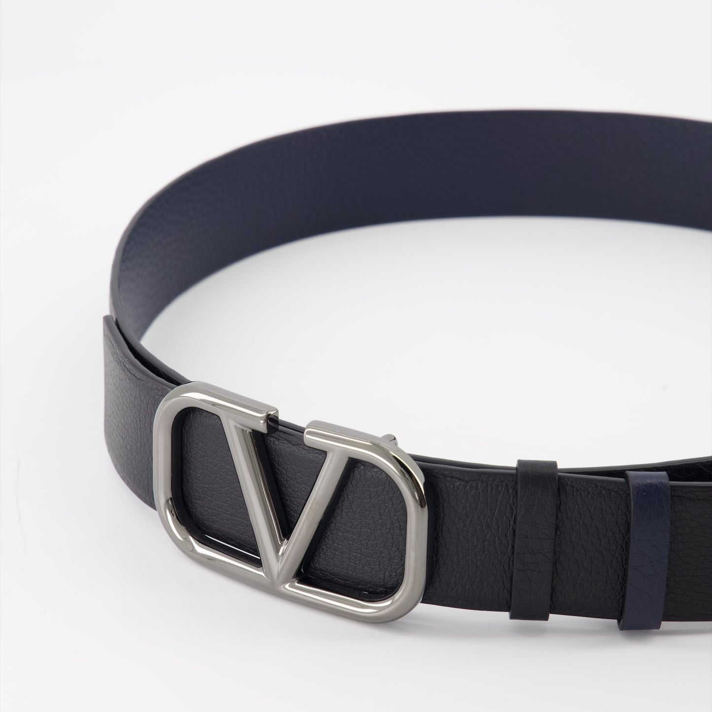 Reversible VLogo belt