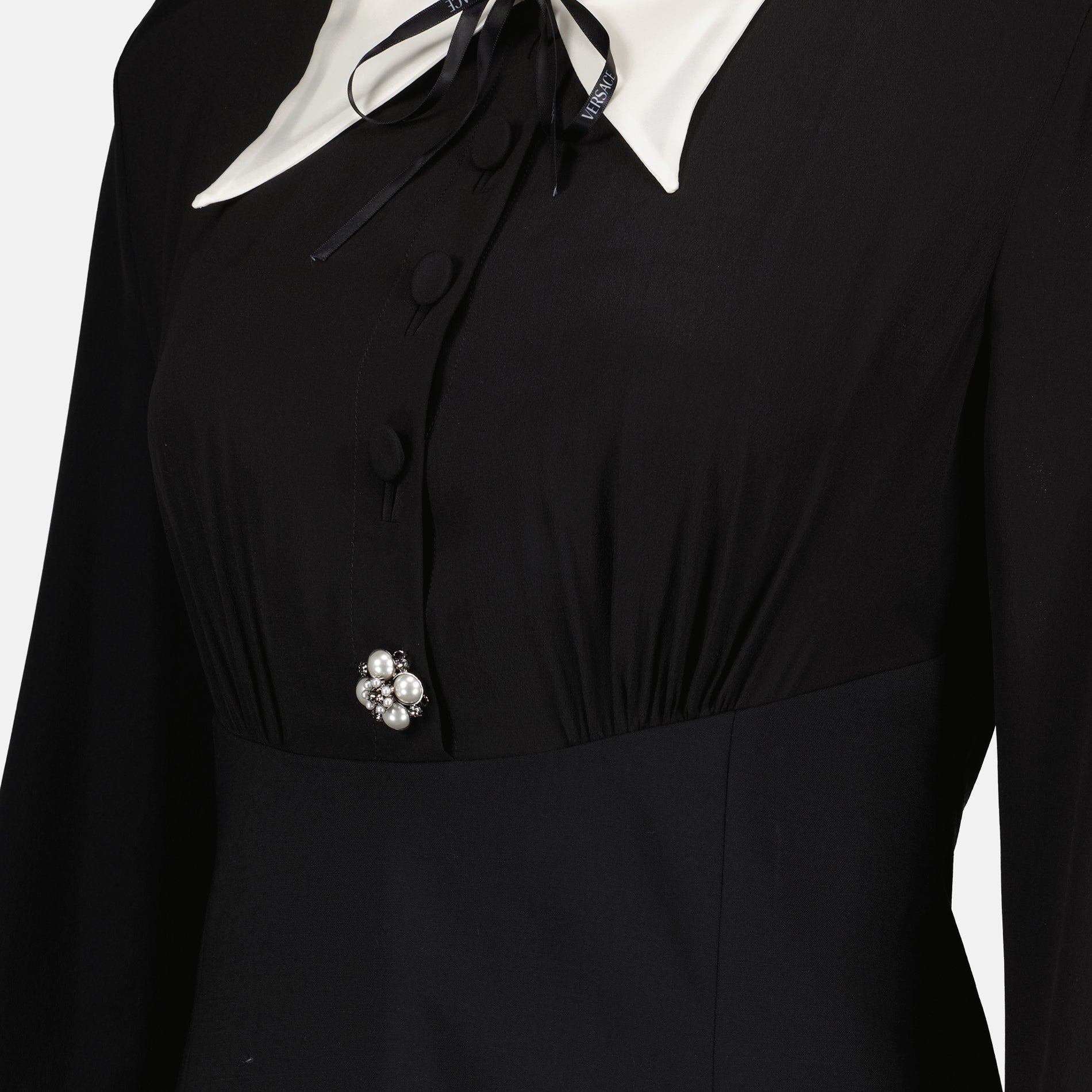 Mini robe noire en soie