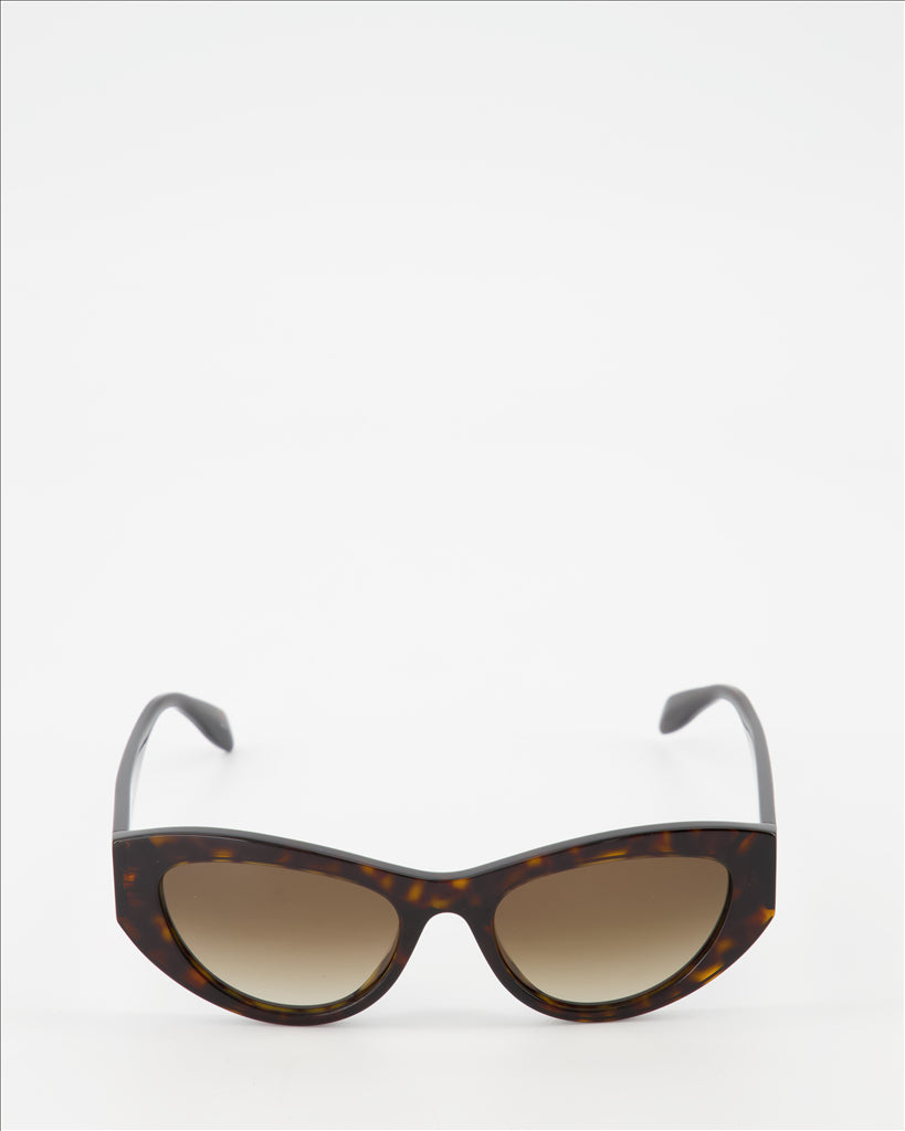 Tortoiseshell-patterned sunglasses